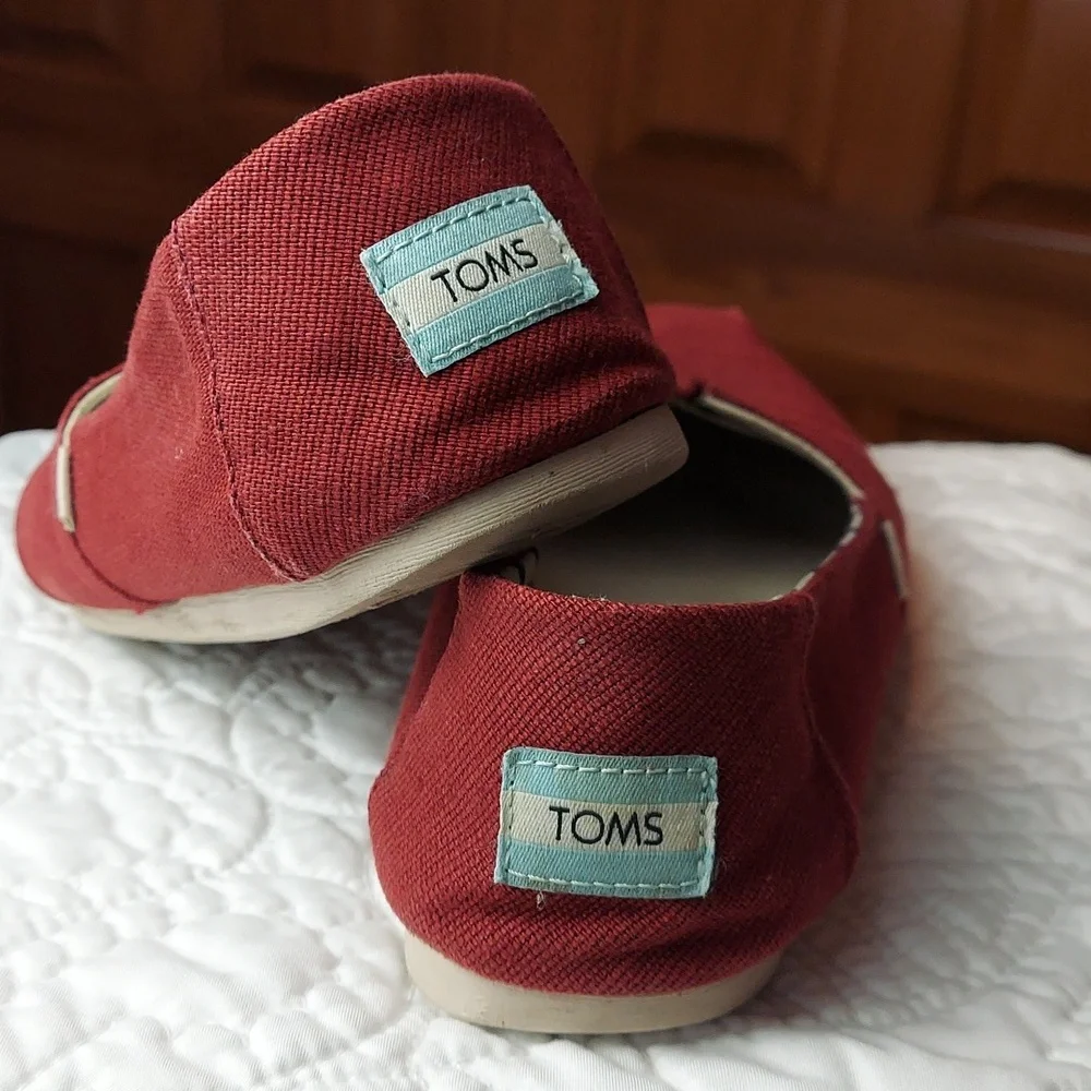 * TOMS Women's Dark Red Canvas Slip-On Flats, Size 8.5Wide